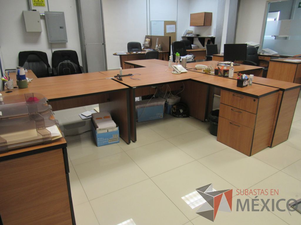 Lote 004 - Estación de trabajo para 6 personas con 6 archiveros de pedestal - Imagen 12