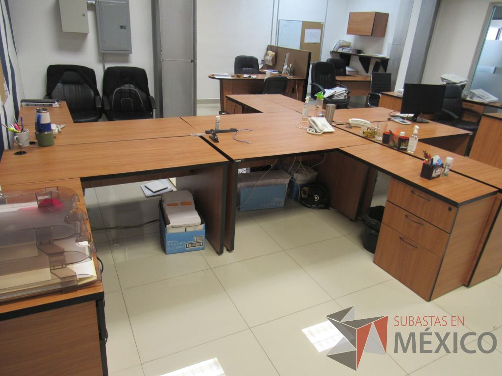 Lote 004 - Estación de trabajo para 6 personas con 6 archiveros de pedestal - Imagen 13