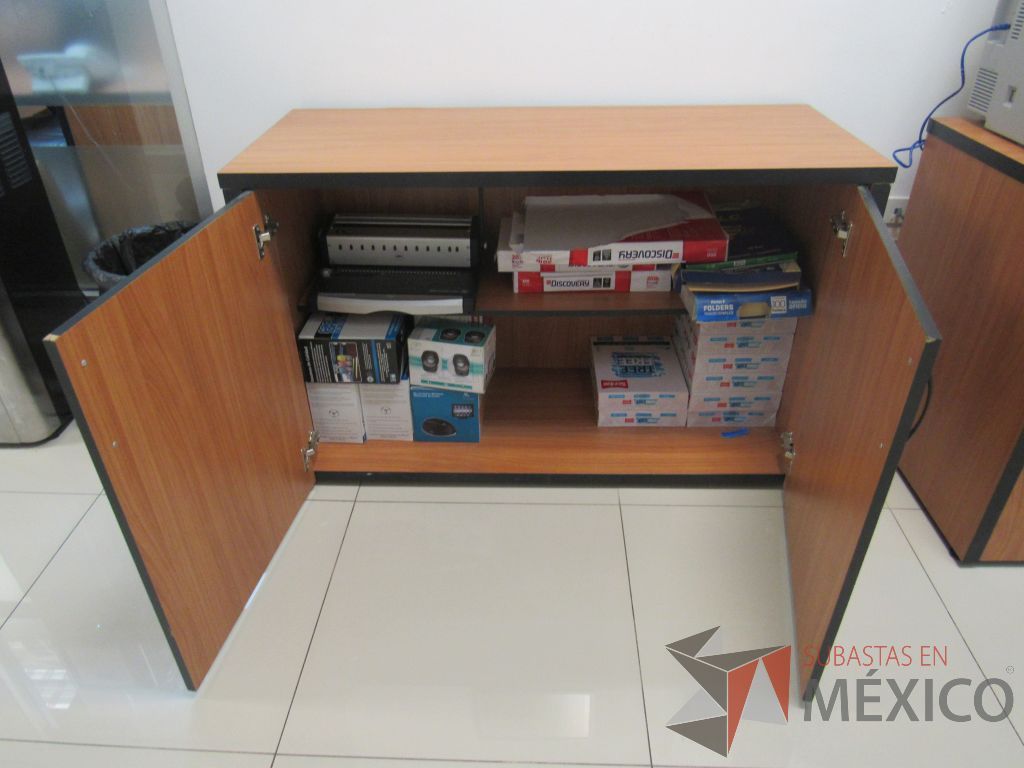 Lote 080 - 2 Gabinetes de 2 puertas y 1 entrepaño color café - Imagen 7