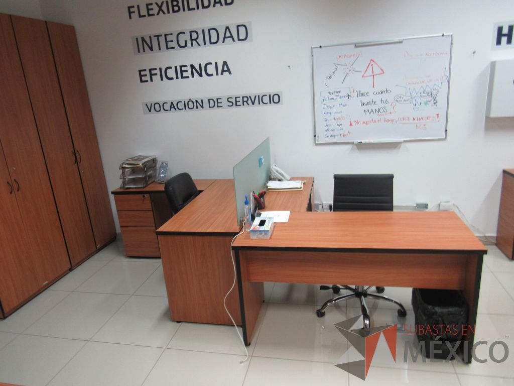 Lote 090 - Estación de trabajo para 2 personas con mampara de vidrio y 2 archiveros - Imagen 6