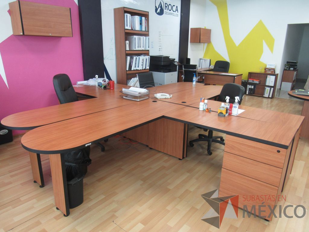 Lote 132 - Estación de trabajo para 4 personas con 4 archivero de 3 cajones color café - Imagen 9