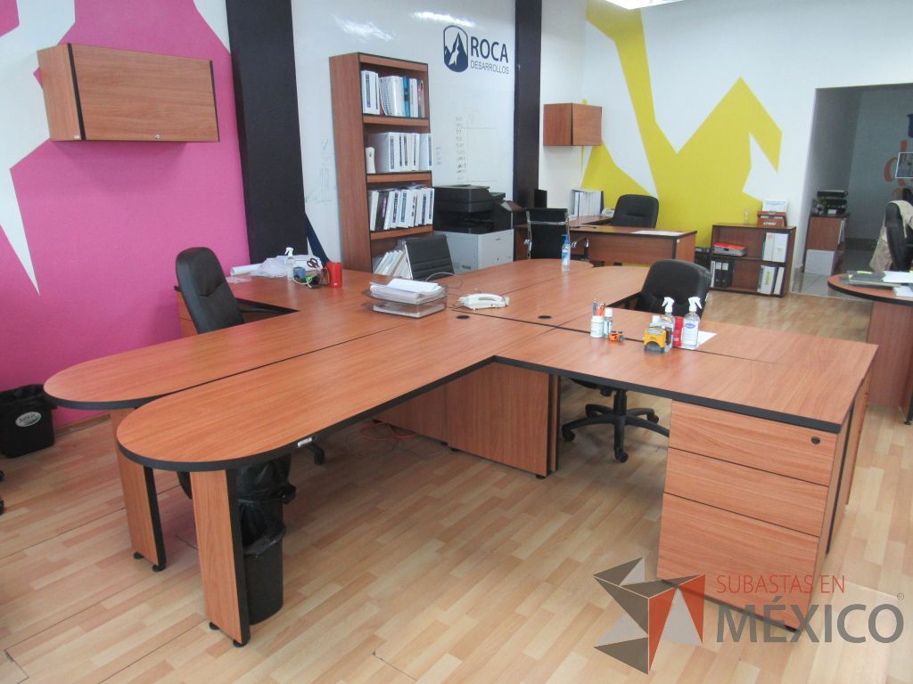 Lote 132 - Estación de trabajo para 4 personas con 4 archivero de 3 cajones color café - Imagen 8