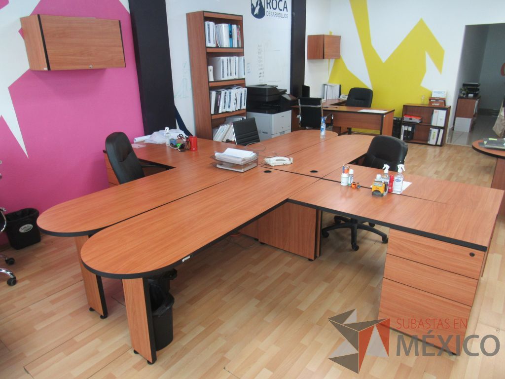 Lote 132 - Estación de trabajo para 4 personas con 4 archivero de 3 cajones color café - Imagen 6