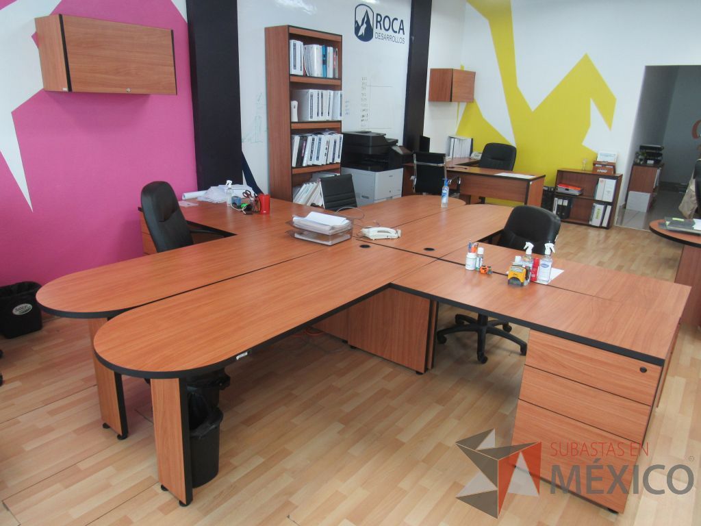 Lote 132 - Estación de trabajo para 4 personas con 4 archivero de 3 cajones color café - Imagen 5