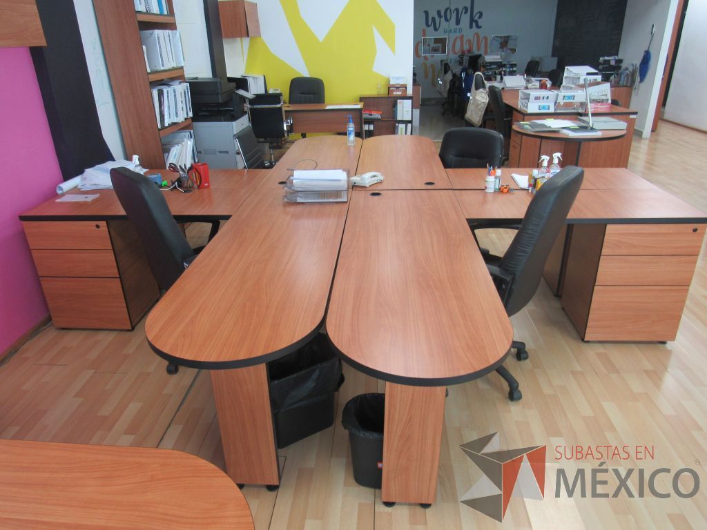 Lote 132 - Estación de trabajo para 4 personas con 4 archivero de 3 cajones color café - Imagen 4