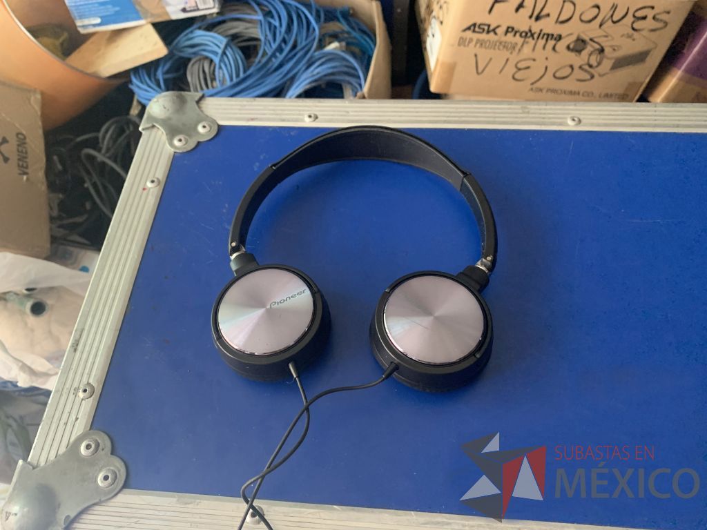 Lote 144 - 3 audífonos orejera marca Pionner y 2 juegos de Walkie Talkie marca Midland - Imagen 7