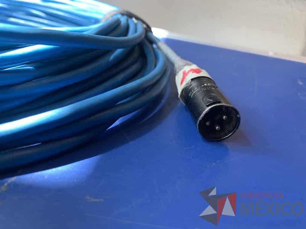 Lote 021 - 2 Bocinas profesionales 440 w Marca Mackie con tripié y 2 cables Canon genérico de 31m - Imagen 10