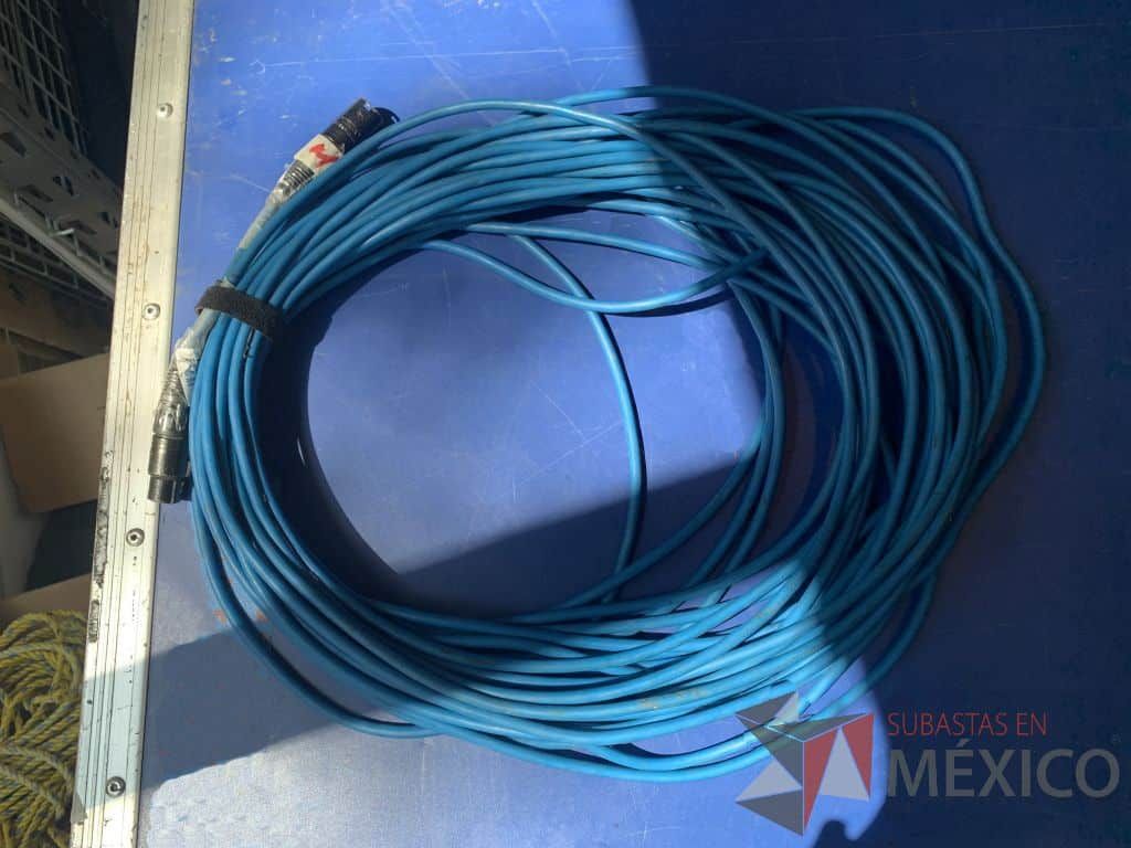 Lote 021 - 2 Bocinas profesionales 440 w Marca Mackie con tripié y 2 cables Canon genérico de 31m - Imagen 11