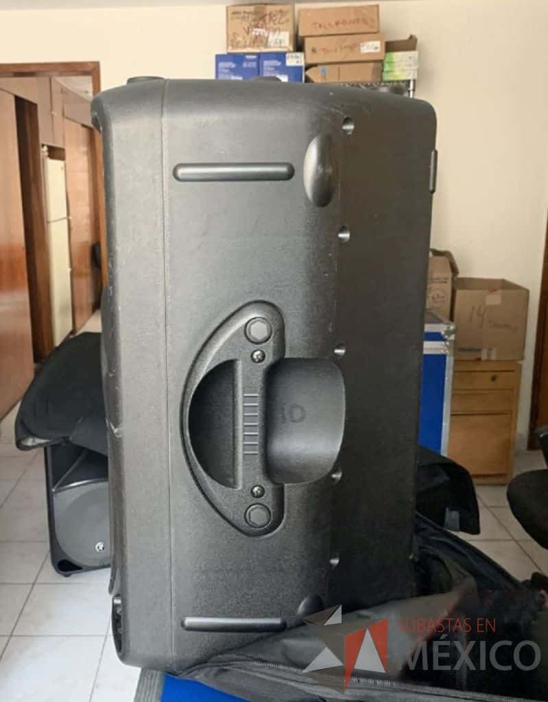 Lote 021 - 2 Bocinas profesionales 440 w Marca Mackie con tripié y 2 cables Canon genérico de 31m - Imagen 2