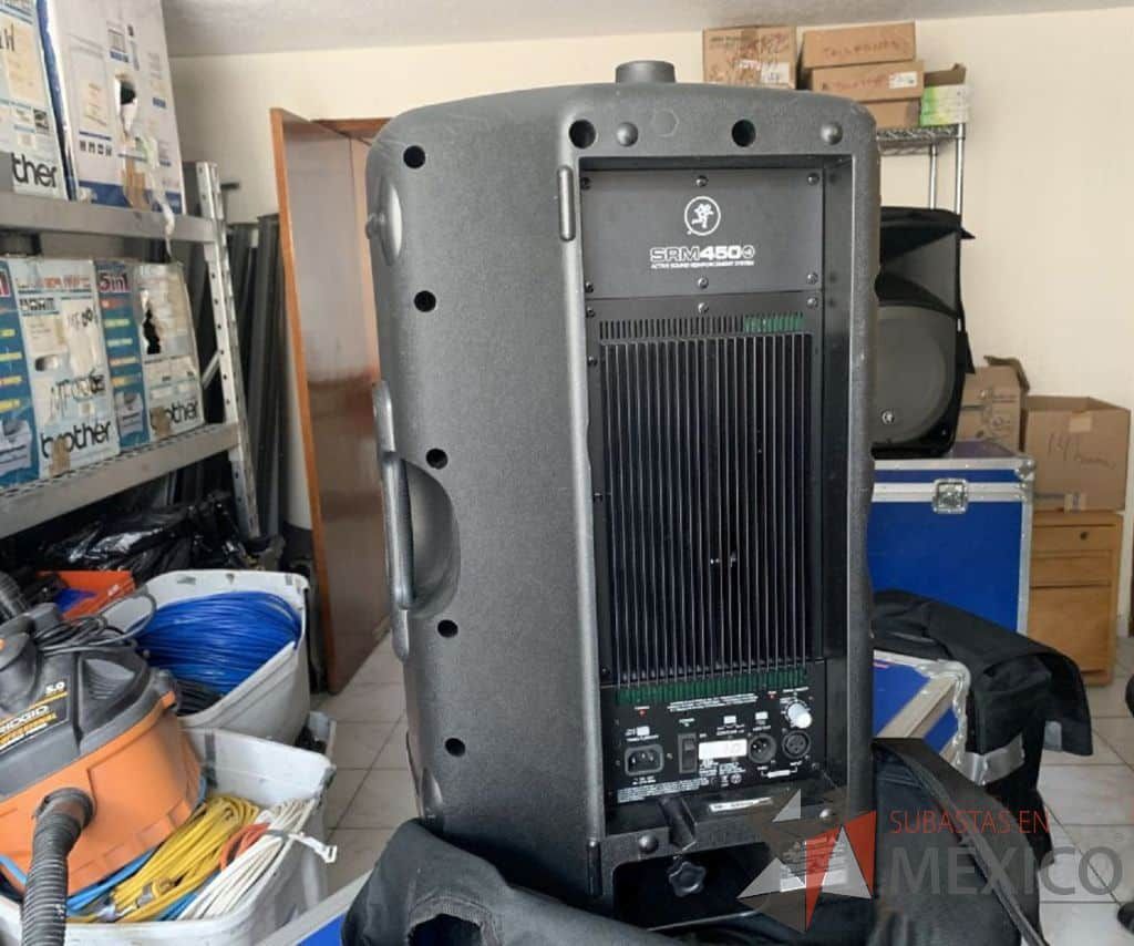 Lote 021 - 2 Bocinas profesionales 440 w Marca Mackie con tripié y 2 cables Canon genérico de 31m - Imagen 3