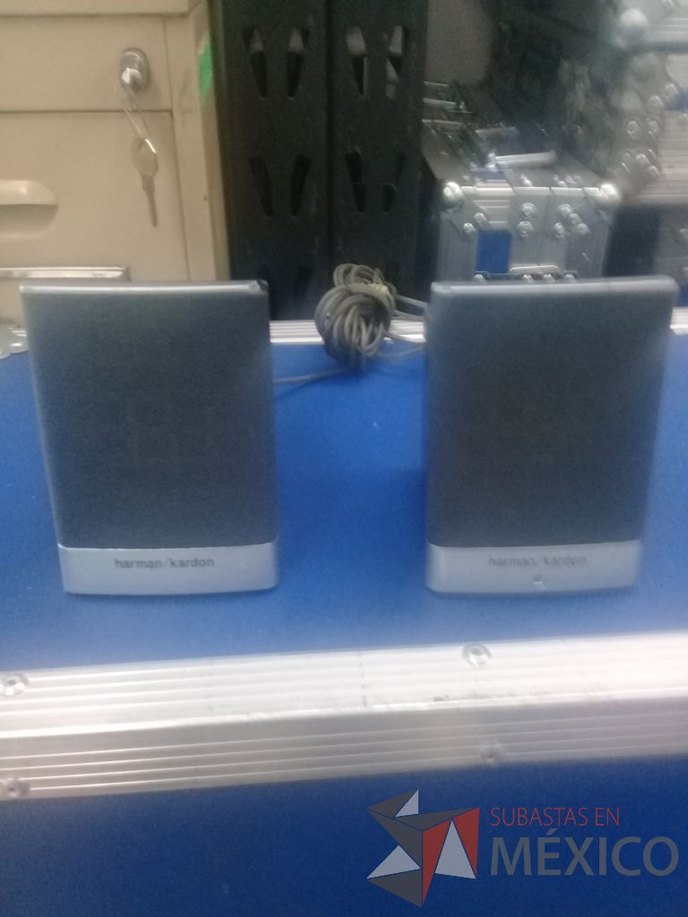 Lote 151 - 8 juegos de bocinas para computadora marca Harman Kardon