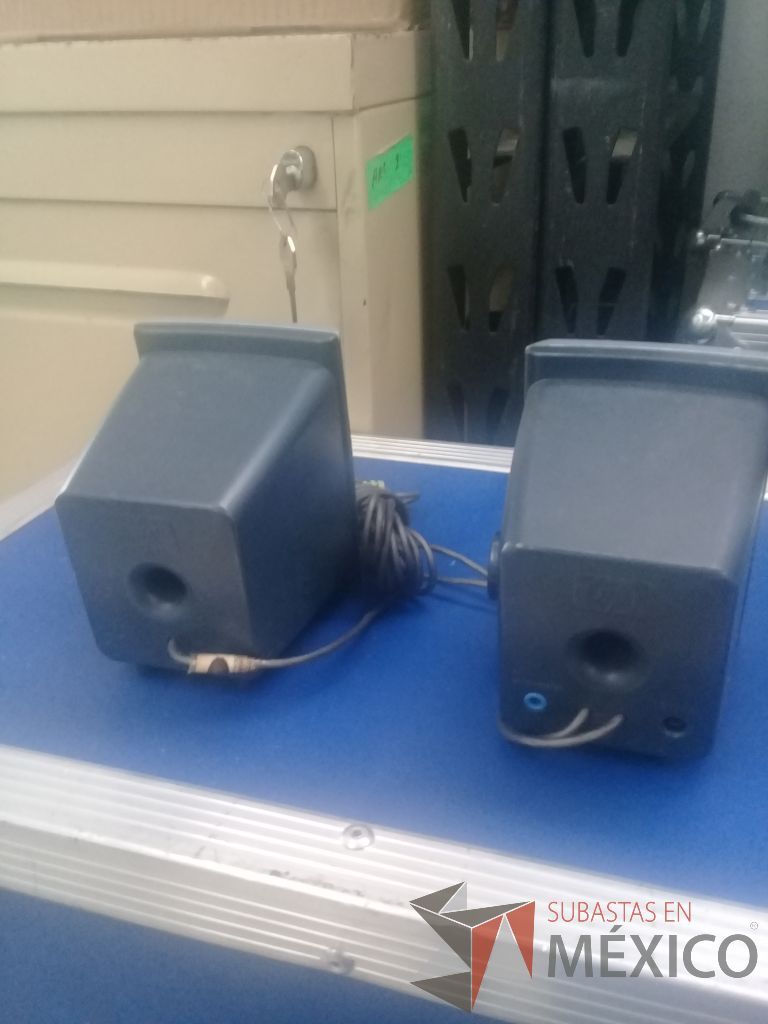 Lote 151 - 8 juegos de bocinas para computadora marca Harman Kardon - Imagen 2
