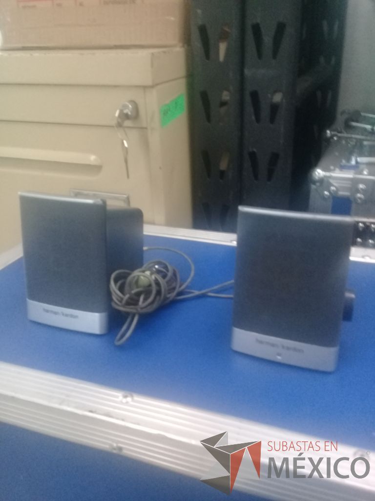 Lote 151 - 8 juegos de bocinas para computadora marca Harman Kardon - Imagen 3
