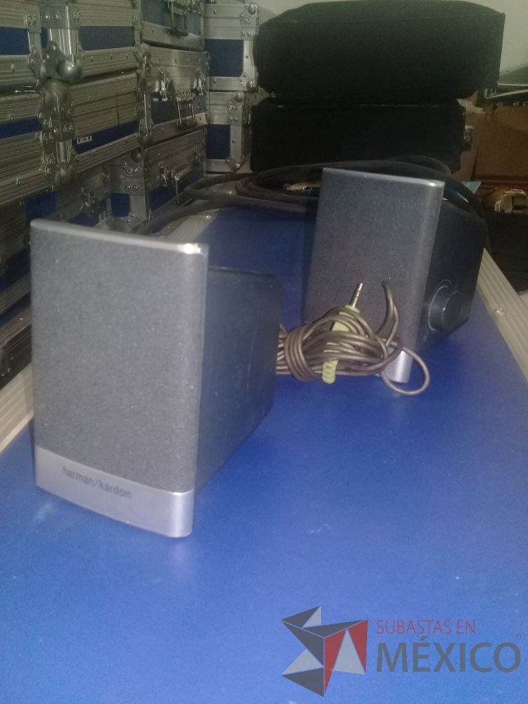Lote 151 - 8 juegos de bocinas para computadora marca Harman Kardon - Imagen 4