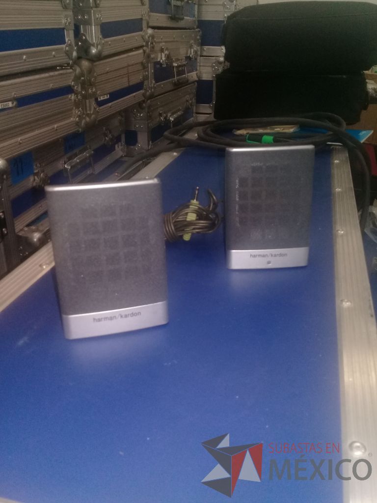 Lote 151 - 8 juegos de bocinas para computadora marca Harman Kardon - Imagen 5