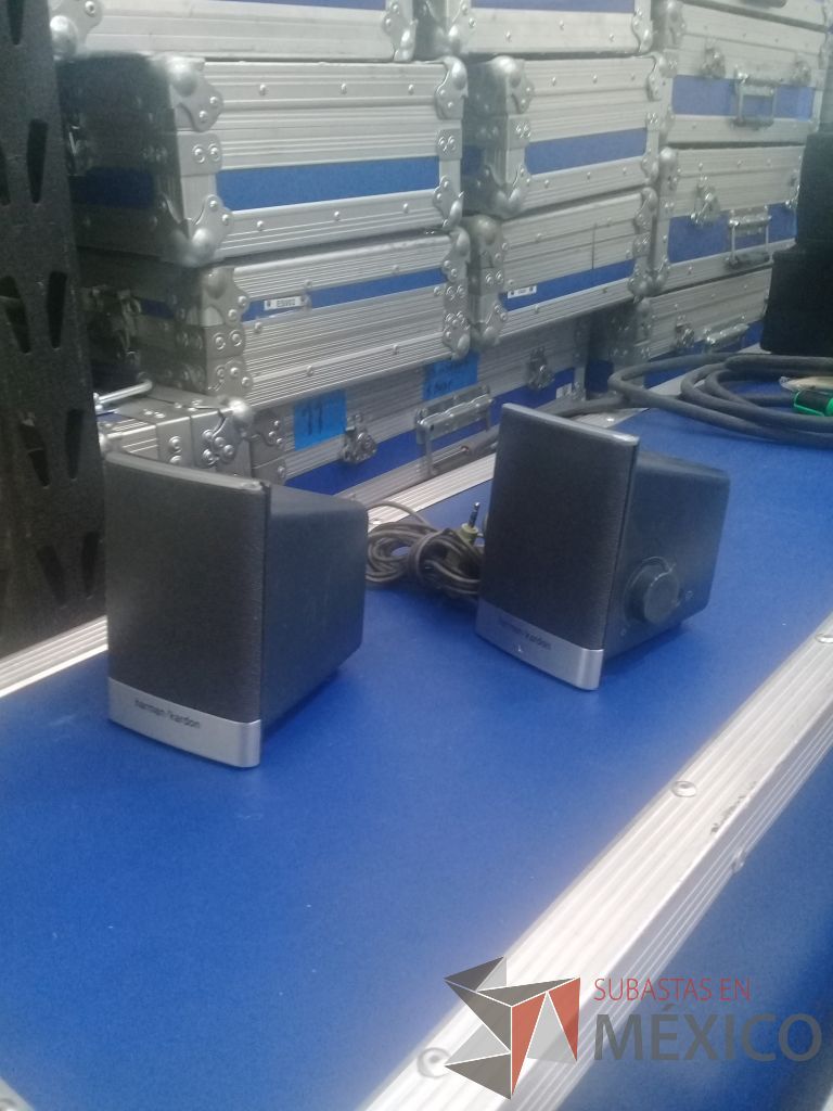 Lote 151 - 8 juegos de bocinas para computadora marca Harman Kardon - Imagen 7