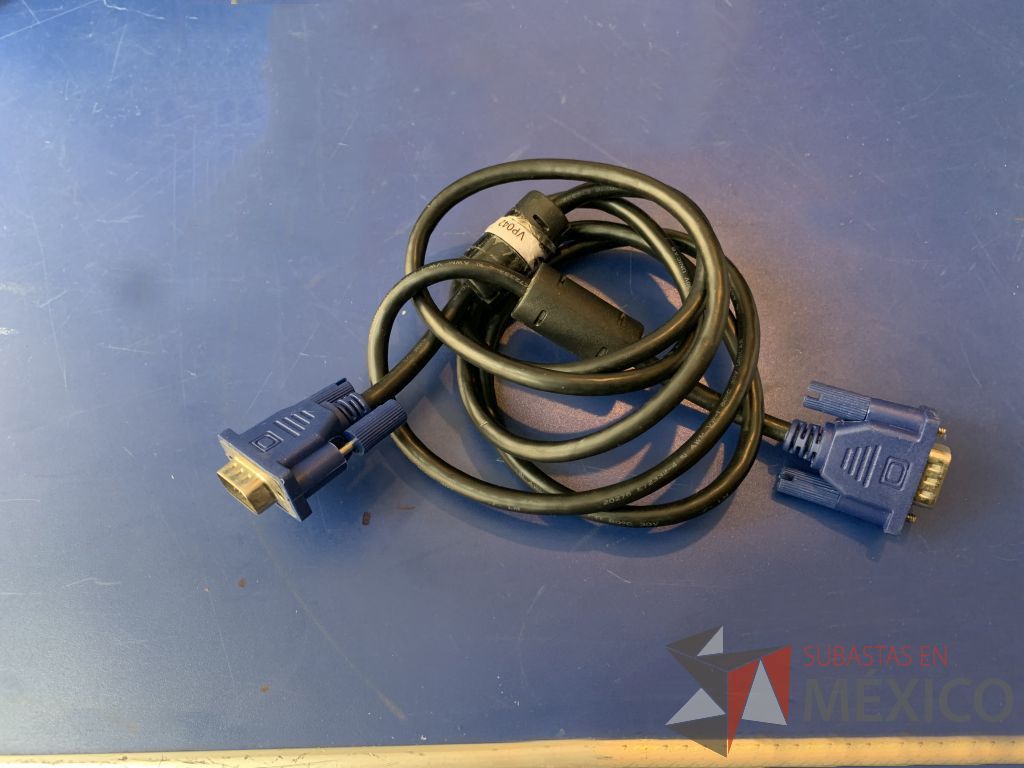 Lote 105 - 50 Cables VGA generico de diferentes medidas y Cable VGA, Marca Kramer