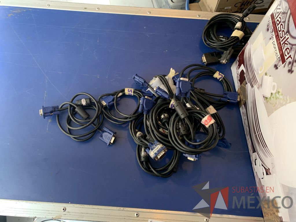 Lote 105 - 50 Cables VGA generico de diferentes medidas y Cable VGA, Marca Kramer - Imagen 16