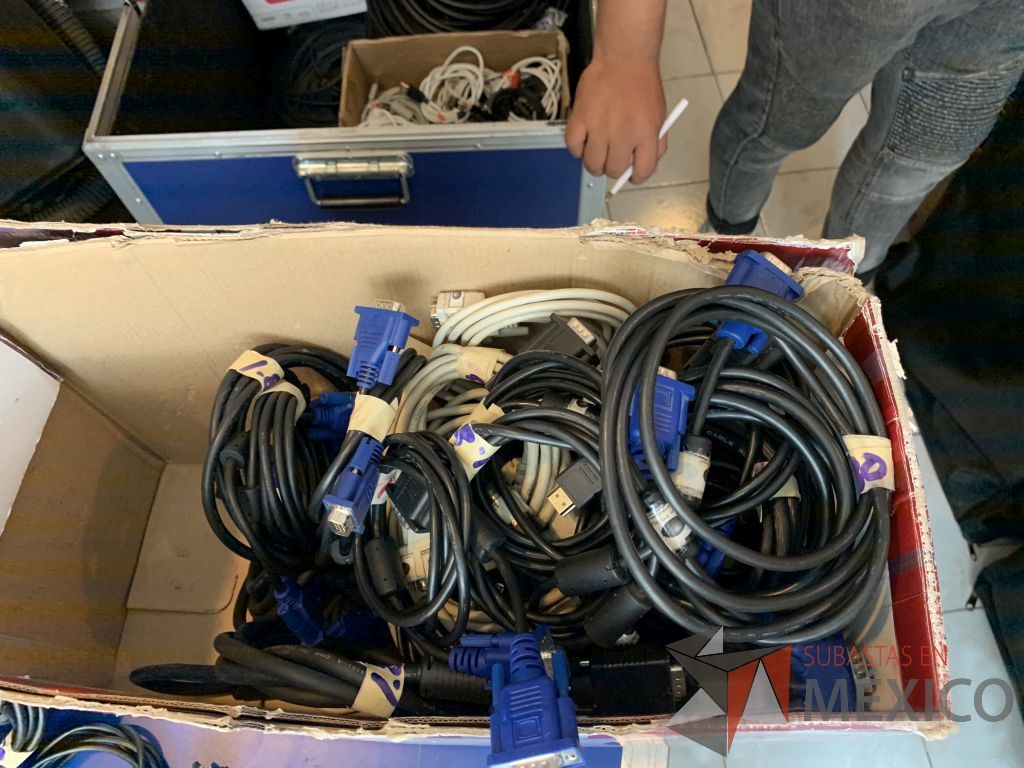 Lote 105 - 50 Cables VGA generico de diferentes medidas y Cable VGA, Marca Kramer - Imagen 17
