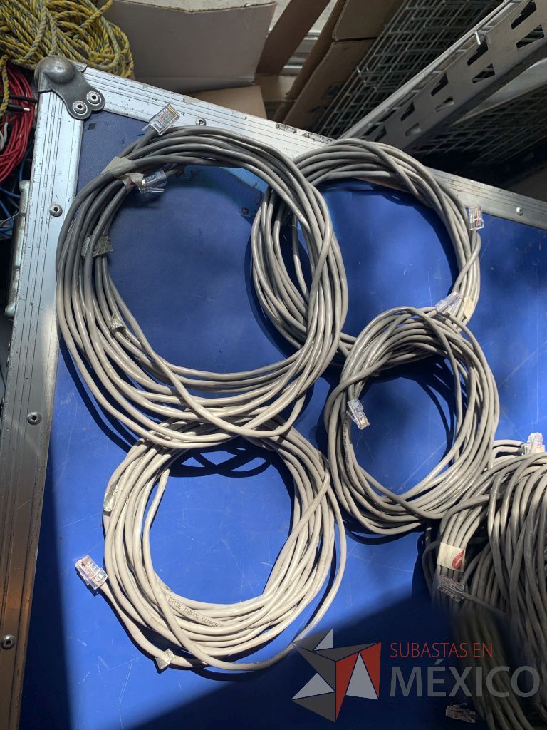 Lote 124 - 39 cales gris de datos marca Cooper varias medidas y 1/2 bobina de cable UTP 5E 160 mts aprox. Marca WAM - Imagen 4