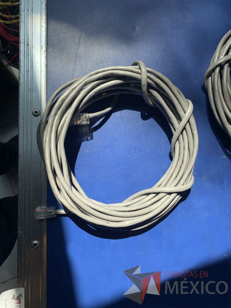 Lote 124 - 39 cales gris de datos marca Cooper varias medidas y 1/2 bobina de cable UTP 5E 160 mts aprox. Marca WAM - Imagen 6