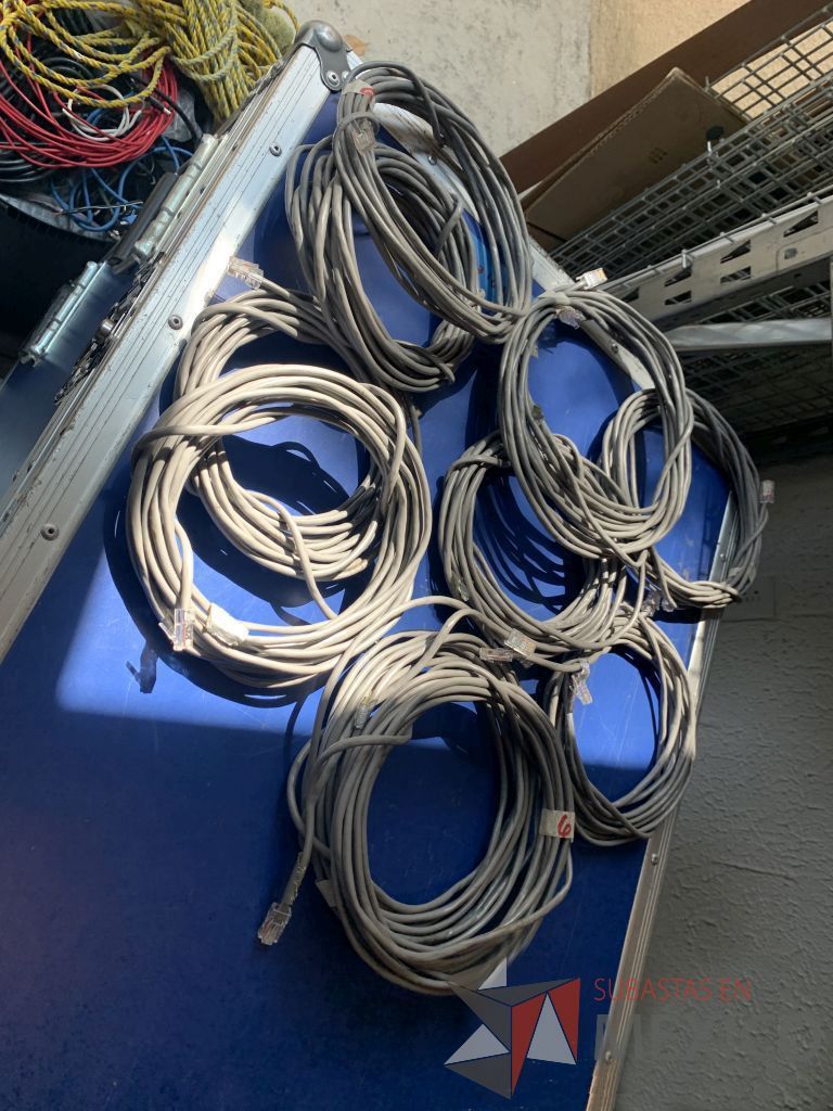 Lote 124 - 39 cales gris de datos marca Cooper varias medidas y 1/2 bobina de cable UTP 5E 160 mts aprox. Marca WAM - Imagen 7