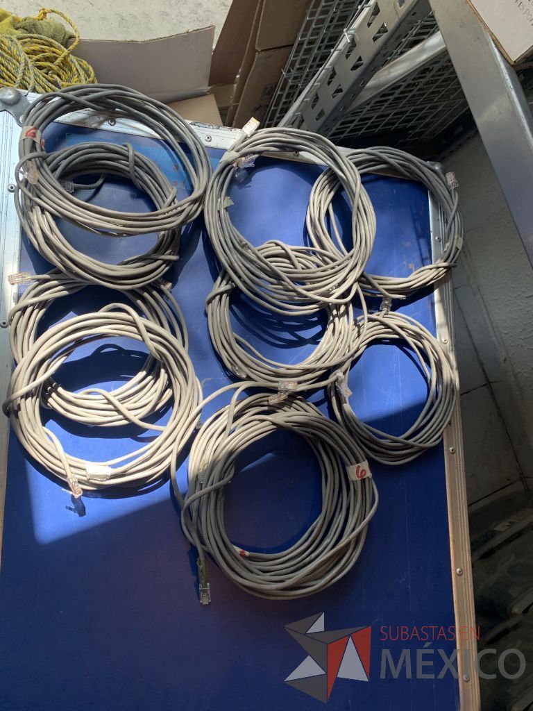 Lote 124 - 39 cales gris de datos marca Cooper varias medidas y 1/2 bobina de cable UTP 5E 160 mts aprox. Marca WAM - Imagen 8