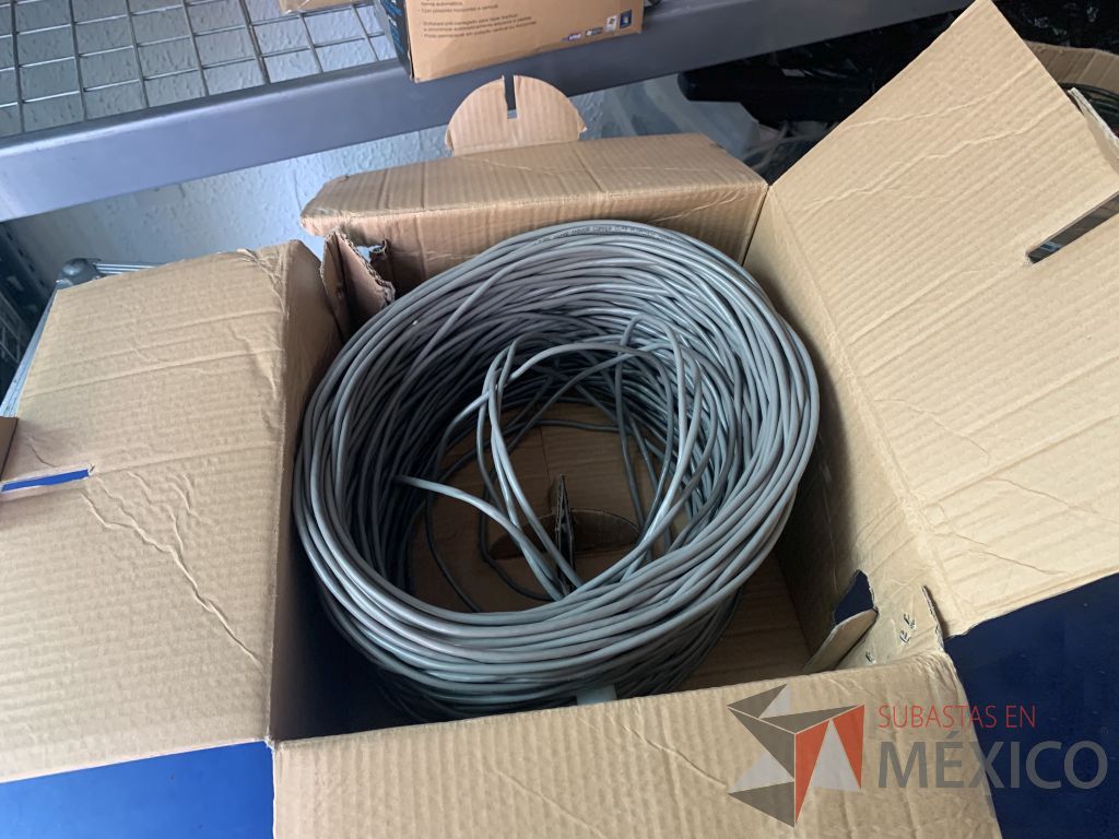 Lote 124 - 39 cales gris de datos marca Cooper varias medidas y 1/2 bobina de cable UTP 5E 160 mts aprox. Marca WAM - Imagen 10