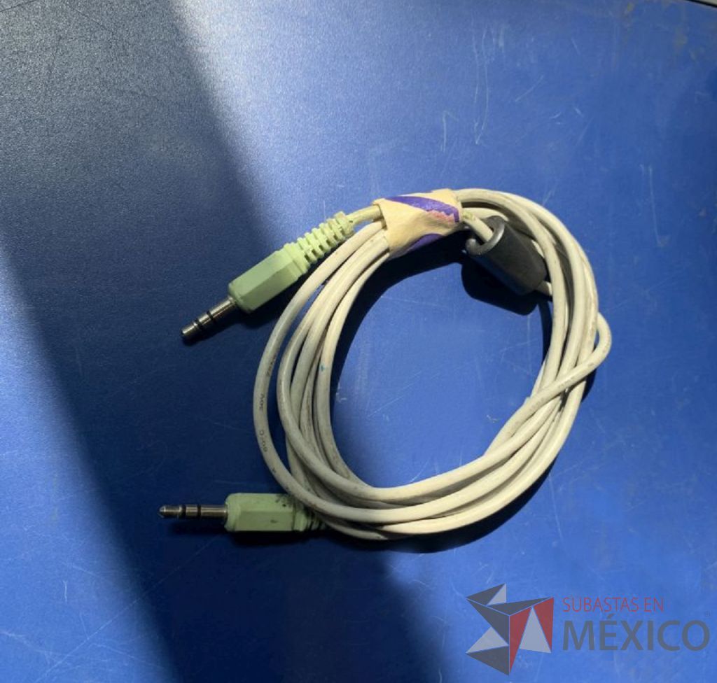 Lote 114 - 44 cables plug y miniplug a varias terminales y varias medidas - Imagen 11