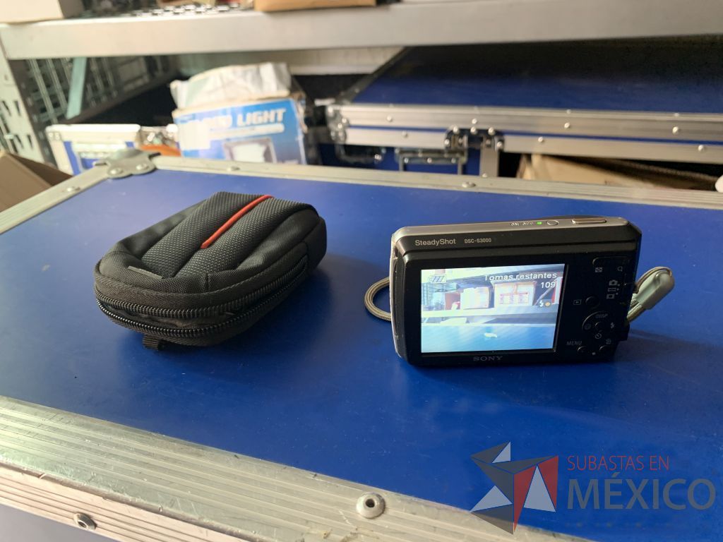 Lote 060 - Cámara digital 10.1 megapixeles Sony, Cyber-shot, zoom optica 4x