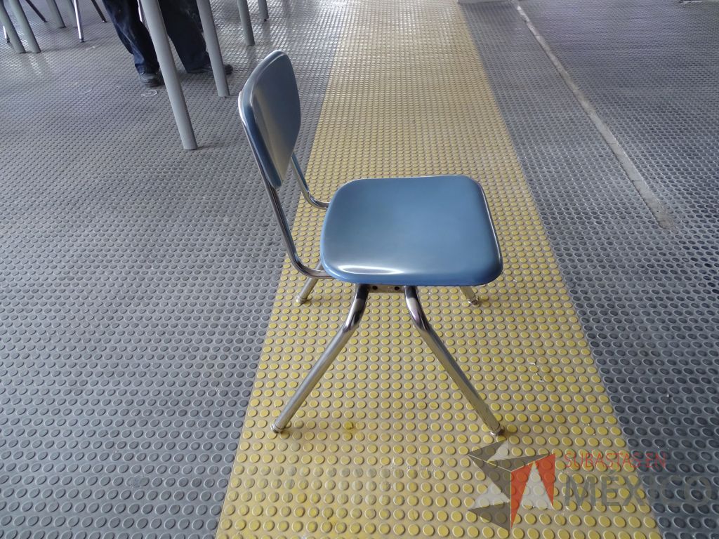 Lote 003 - Mesa de trabajo para 2 personas y 2 Sillas fijas con mecanismo de nivelación - Imagen 5