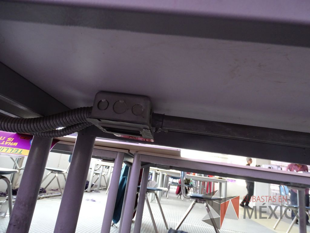 Lote 003 - Mesa de trabajo para 2 personas y 2 Sillas fijas con mecanismo de nivelación - Imagen 9