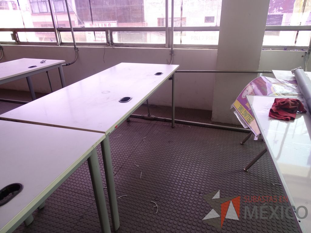 Lote 003 - Mesa de trabajo para 2 personas y 2 Sillas fijas con mecanismo de nivelación - Imagen 15