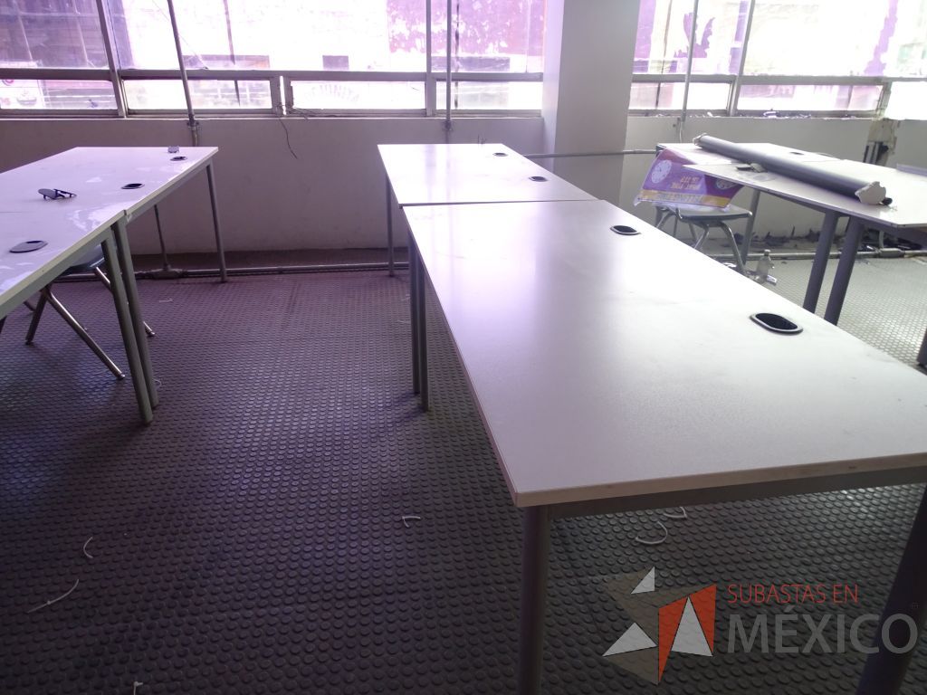 Lote 003 - Mesa de trabajo para 2 personas y 2 Sillas fijas con mecanismo de nivelación - Imagen 19