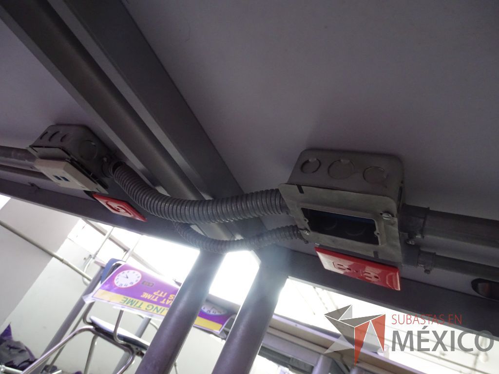 Lote 003 - Mesa de trabajo para 2 personas y 2 Sillas fijas con mecanismo de nivelación - Imagen 21