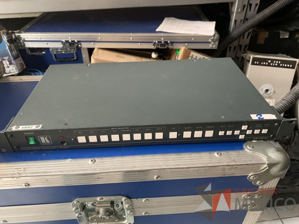 Lote 054 - 2 Escaladores de señal VGA con case, Cable VGA marca Kramer de 30m. - Imagen 10