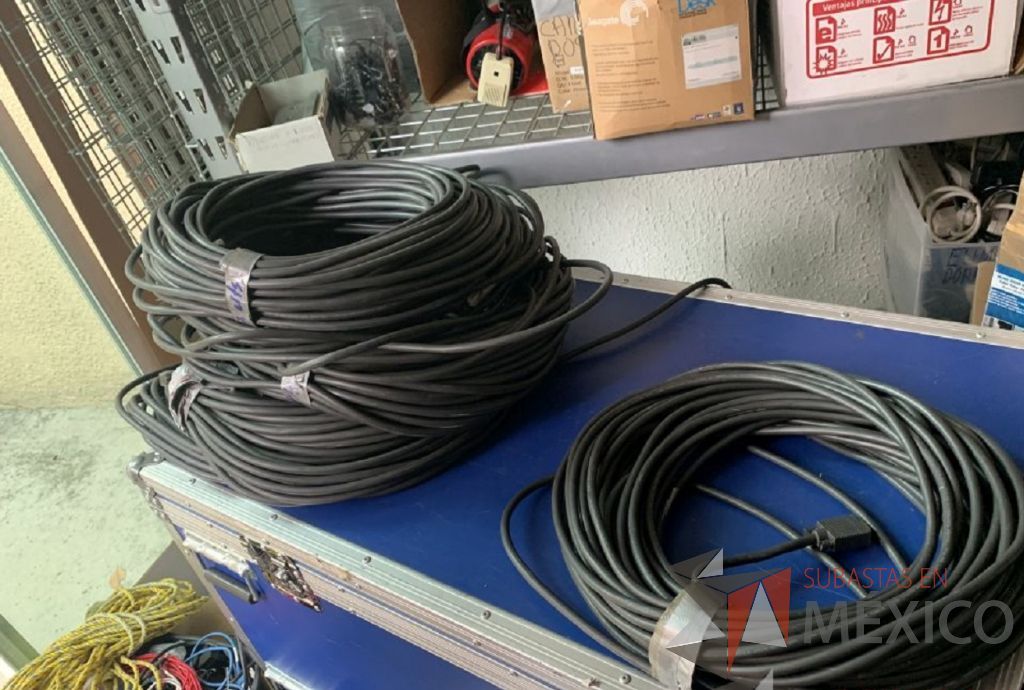 Lote 054 - 2 Escaladores de señal VGA con case, Cable VGA marca Kramer de 30m. - Imagen 12