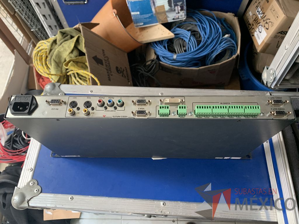 Lote 054 - 2 Escaladores de señal VGA con case, Cable VGA marca Kramer de 30m. - Imagen 3