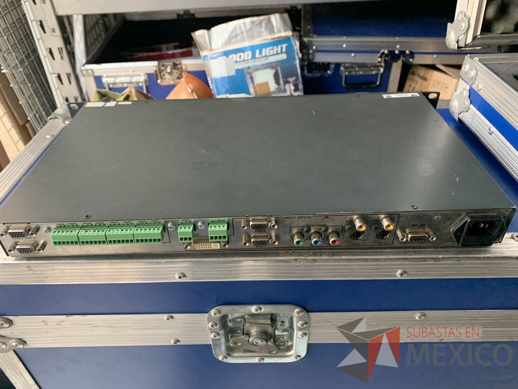 Lote 054 - 2 Escaladores de señal VGA con case, Cable VGA marca Kramer de 30m. - Imagen 4