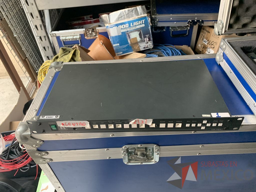Lote 054 - 2 Escaladores de señal VGA con case, Cable VGA marca Kramer de 30m. - Imagen 5