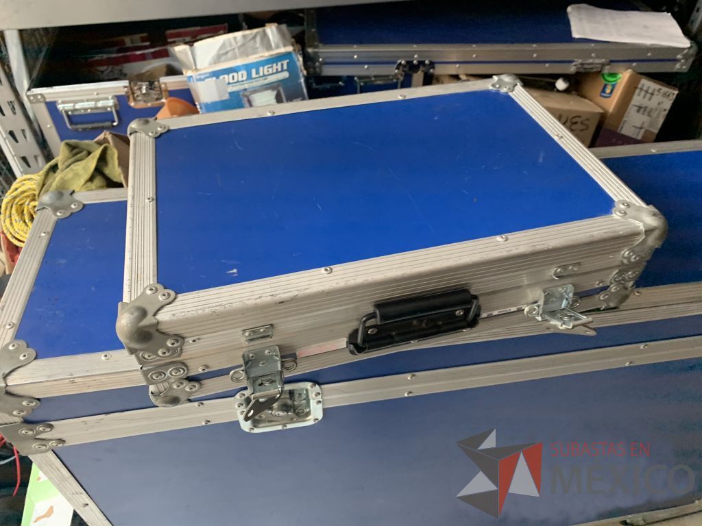 Lote 054 - 2 Escaladores de señal VGA con case, Cable VGA marca Kramer de 30m. - Imagen 7