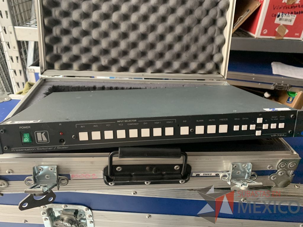 Lote 054 - 2 Escaladores de señal VGA con case, Cable VGA marca Kramer de 30m. - Imagen 9