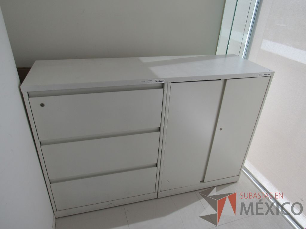 Lote 014 - Archivero Horizontal de 3 cajones, Gabinete de 2 puertas con 1 entrepaño y 1 cubierta color blanco - Imagen 3