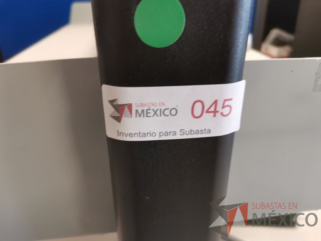 Lote 103 - Estación de trabajo para 4 personas con 4 repisas para documentos - Imagen 7