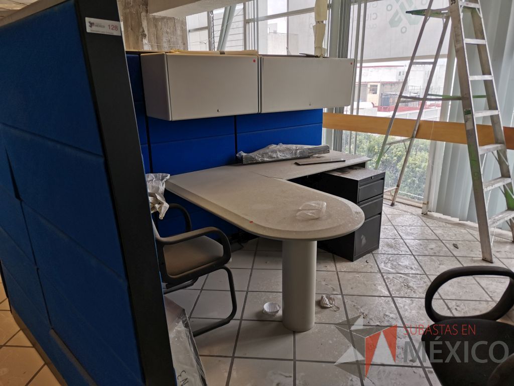 Lote 152 - Estación de trabajo para 2 personas con 4 gavetas superiores - Imagen 2