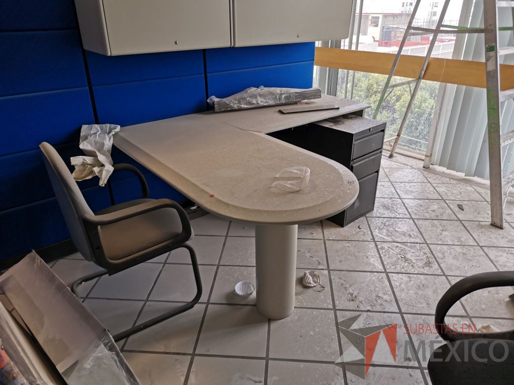 Lote 152 - Estación de trabajo para 2 personas con 4 gavetas superiores - Imagen 5