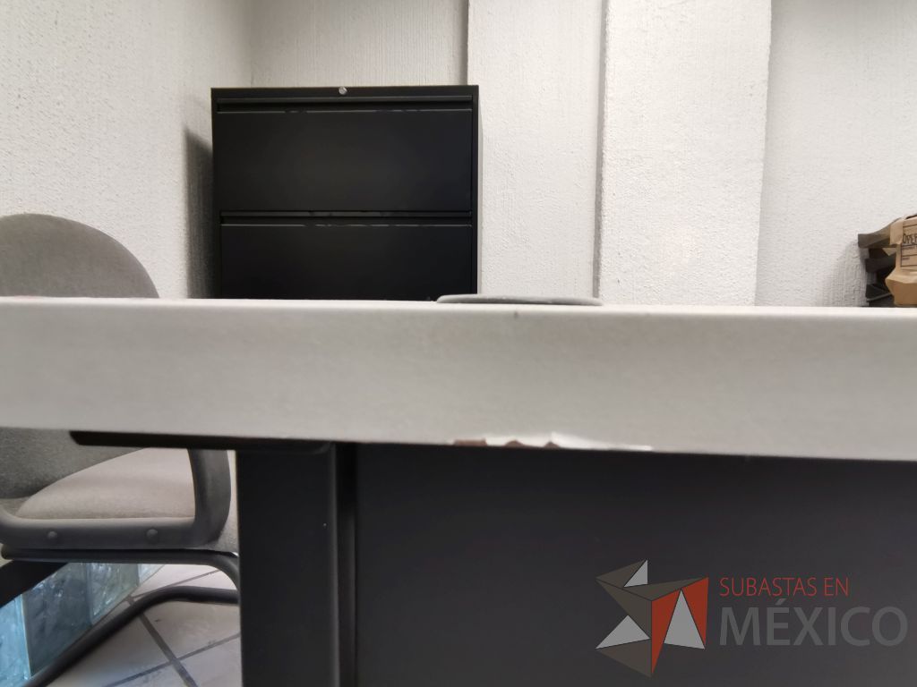 Lote 070 - Escritorio para 1 persona en escuadra con orificio para conexiones - Imagen 7