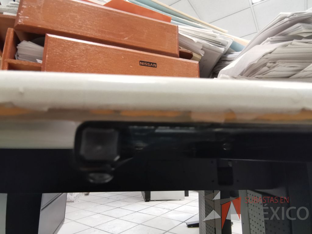 Lote 070 - Escritorio para 1 persona en escuadra con orificio para conexiones - Imagen 5