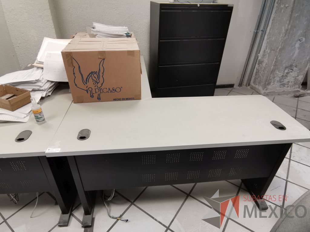 Lote 071 - Escritorio para 1 persona en escuadra con orificio para conexiones - Imagen 6
