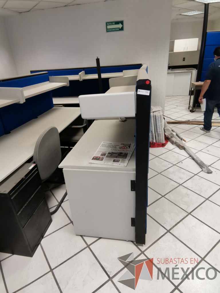 Lote 071 - Escritorio para 1 persona en escuadra con orificio para conexiones - Imagen 4